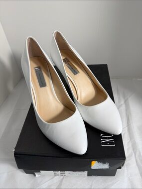 INC International Concepts White Pointed Toe Pumps